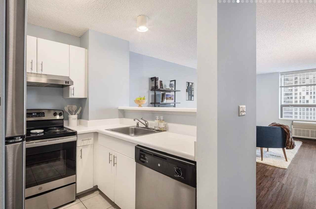 449 E Ohio St - Photo 4 of 15