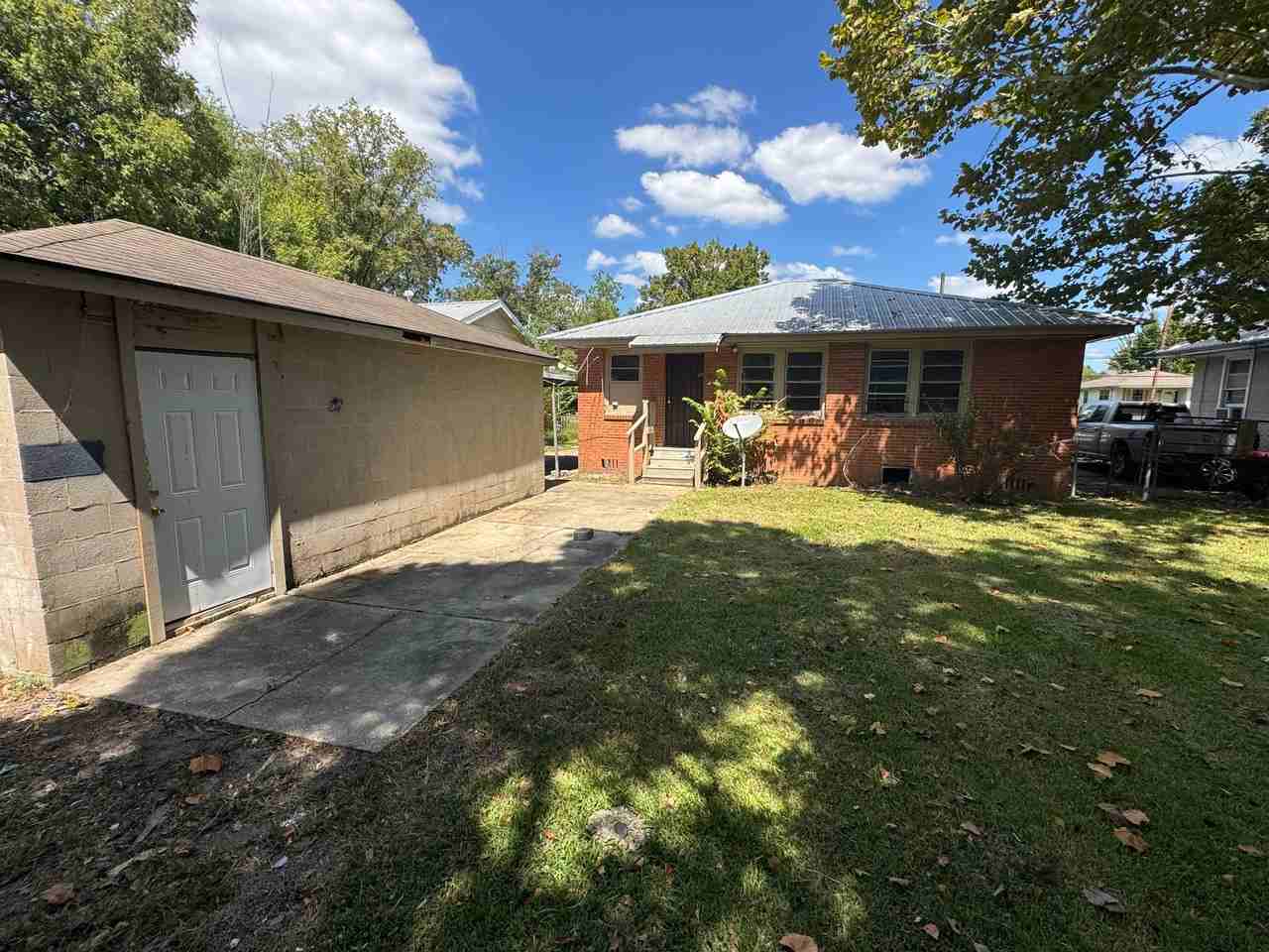 4268 Mohican St - Photo 3 of 11