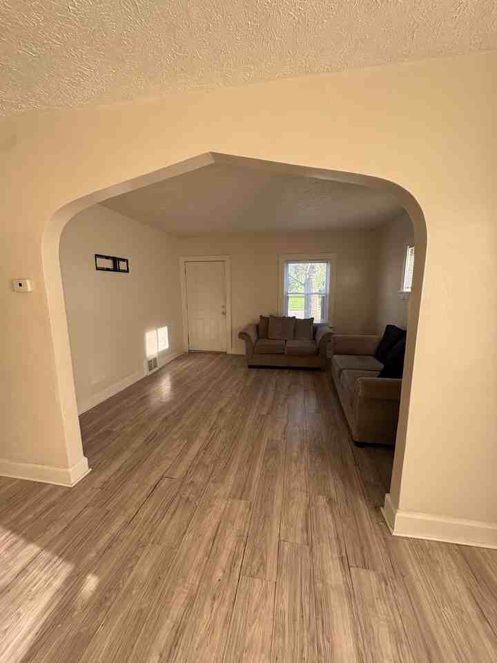 12810 Melgrove Ave - Photo 2 of 7
