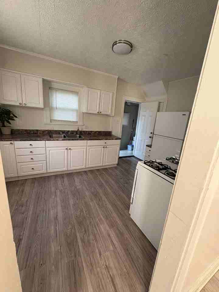 12810 Melgrove Ave - Photo 3 of 7