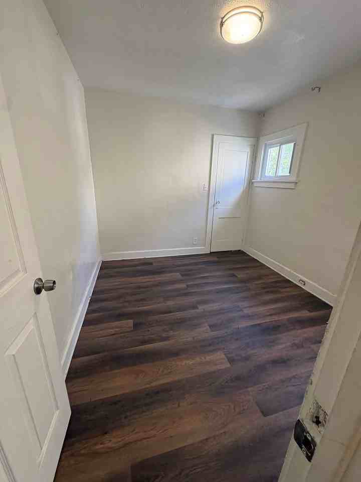 12810 Melgrove Ave - Photo 6 of 7