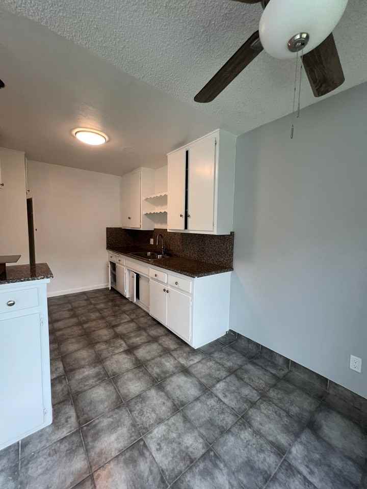 319 N Bush St #4 - Photo 3 of 7
