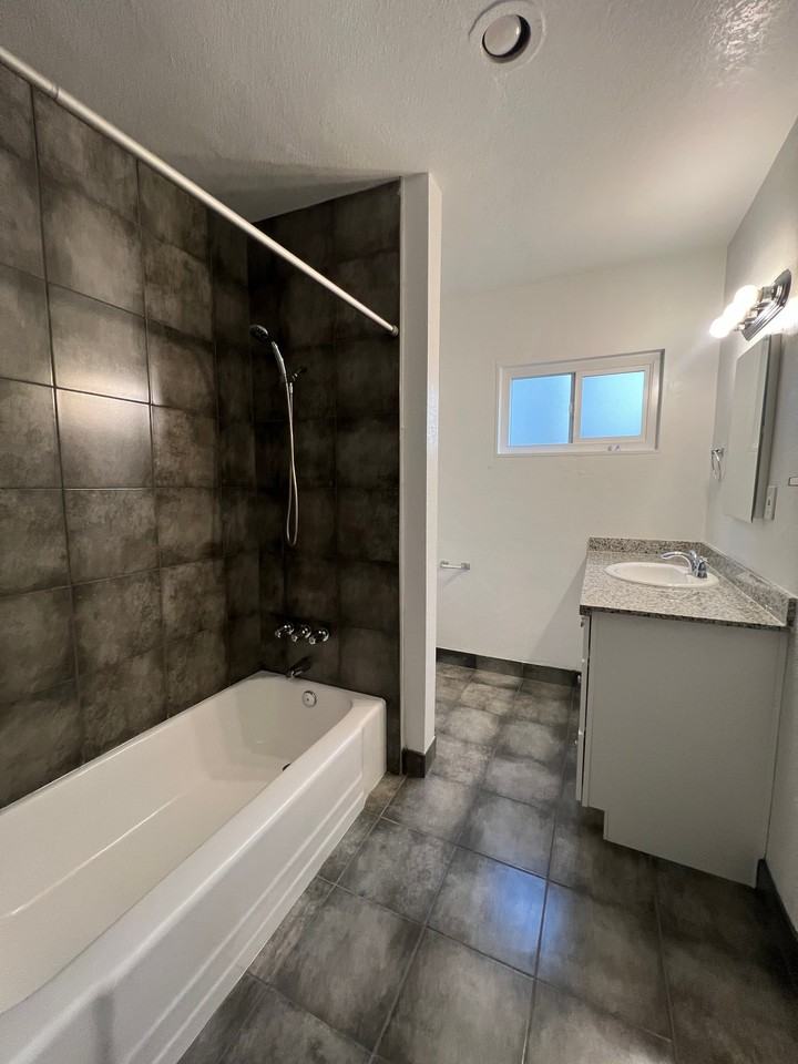 319 N Bush St #4 - Photo 7 of 7