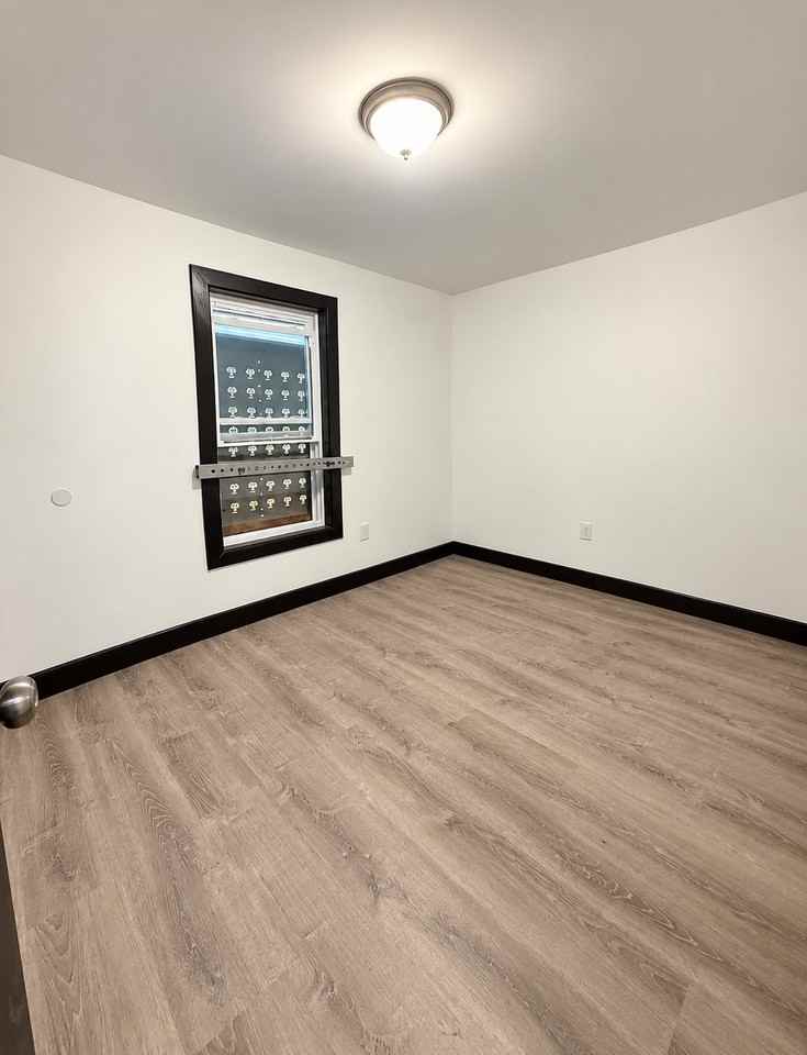 659 S 11th St #1 - Photo 4 of 5