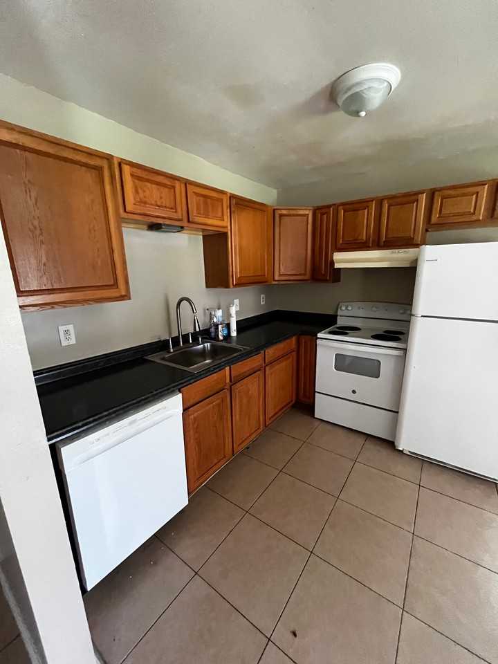 3853 Jeffery Rd - Photo 2 of 10