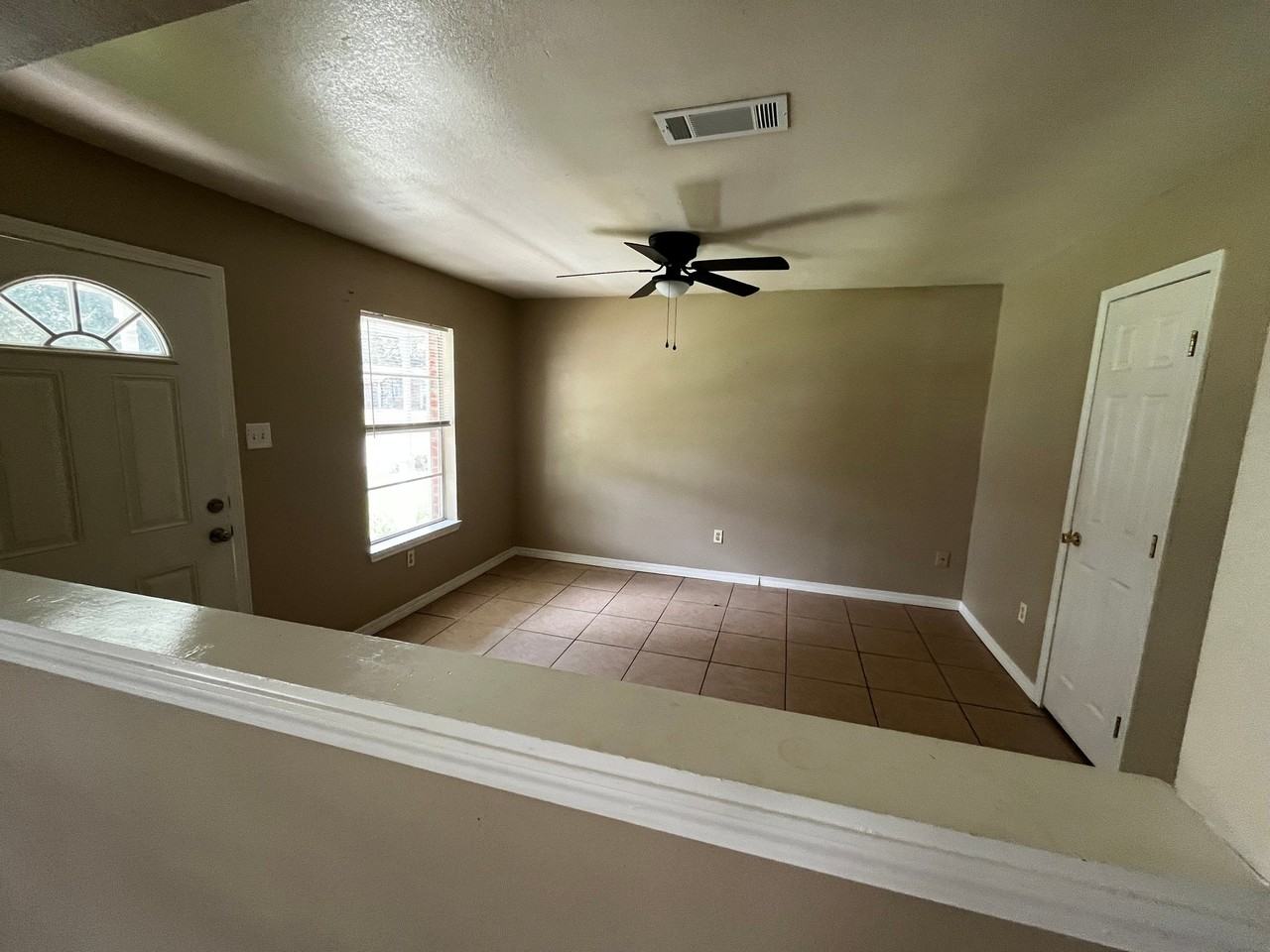 3853 Jeffery Rd - Photo 4 of 10