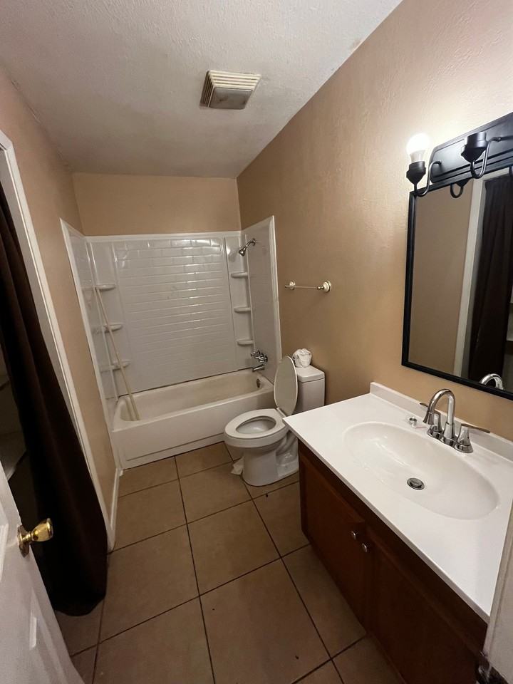 3853 Jeffery Rd - Photo 6 of 10