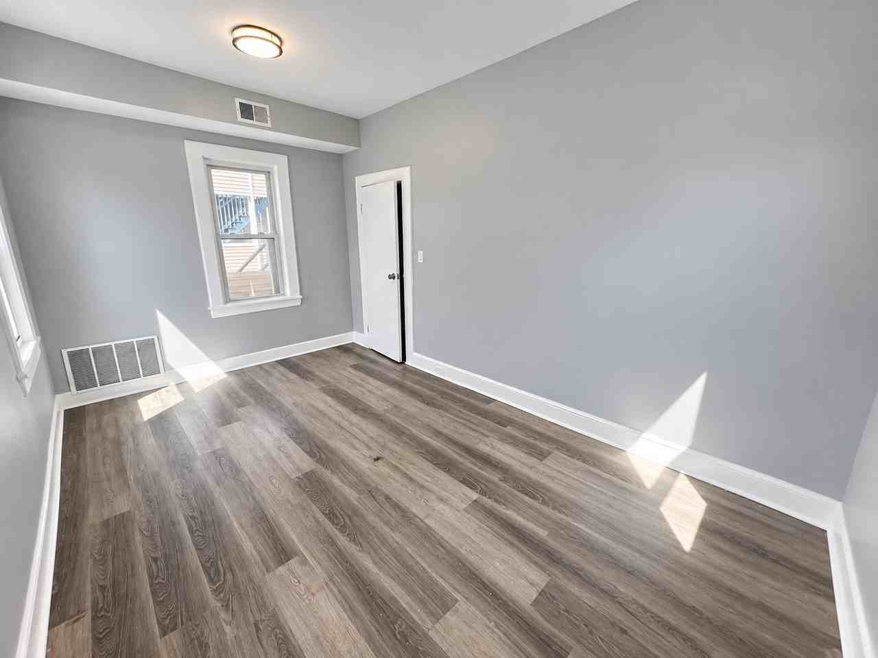 326 Grand St #2R - Photo 4 of 8