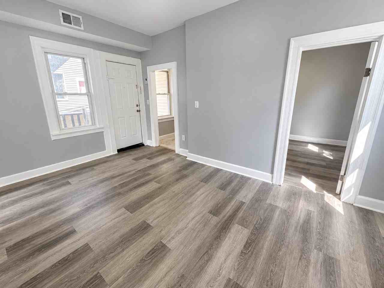 326 Grand St #2R - Photo 5 of 8