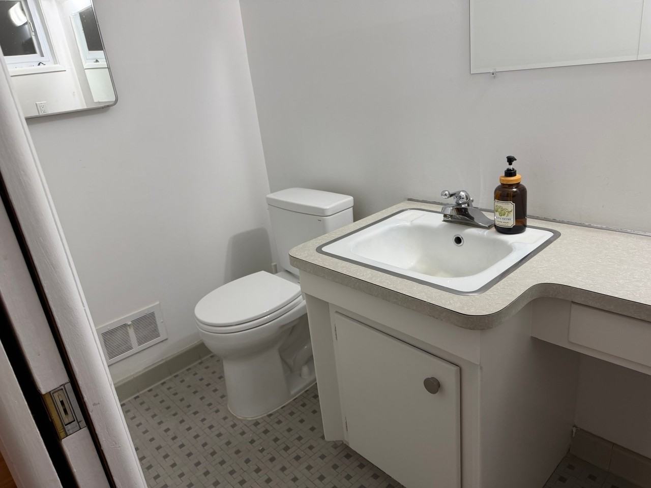 878 Brooklawn Dr - Photo 4 of 11