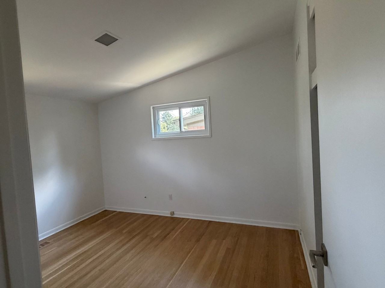 878 Brooklawn Dr - Photo 7 of 11