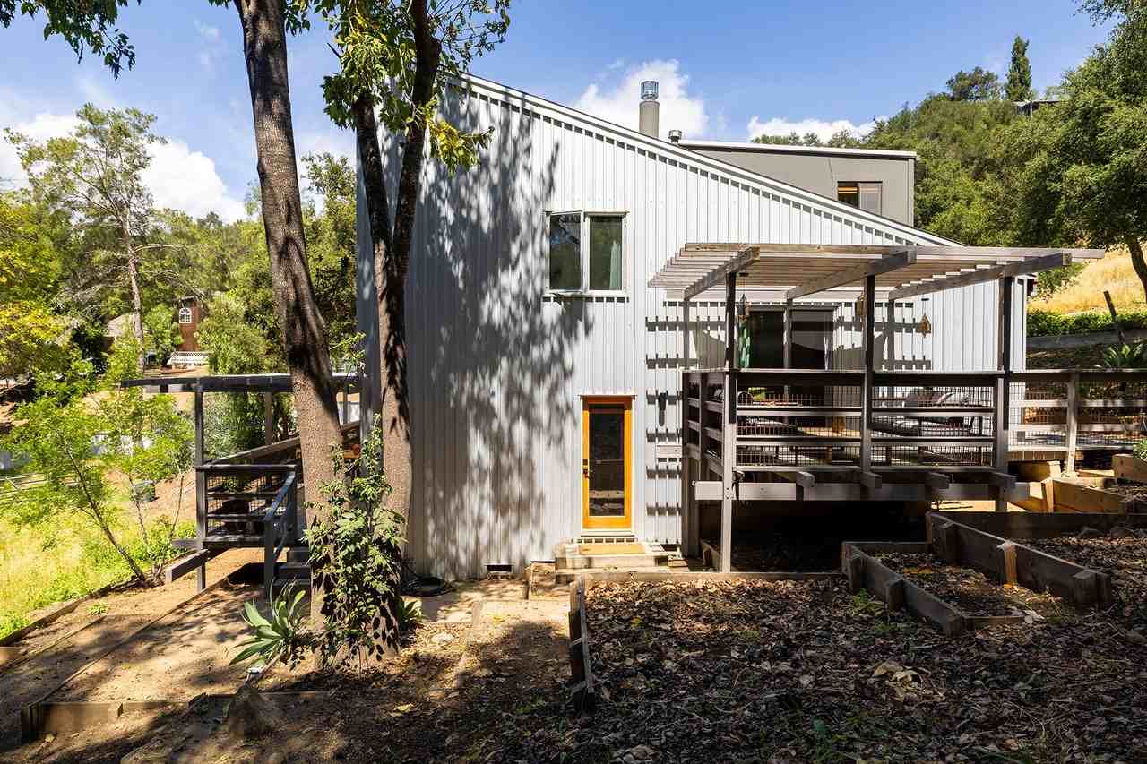 243 Amy Way - Photo 3 of 19