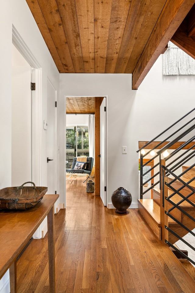 243 Amy Way - Photo 5 of 19