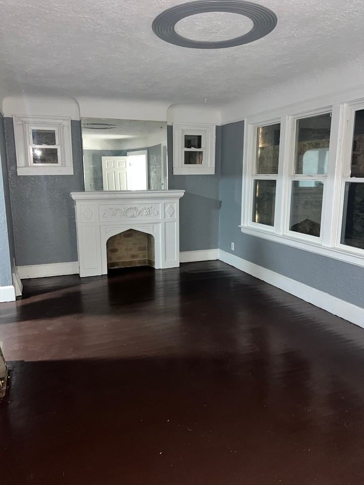 15366 Snowden St - Photo 2 of 17