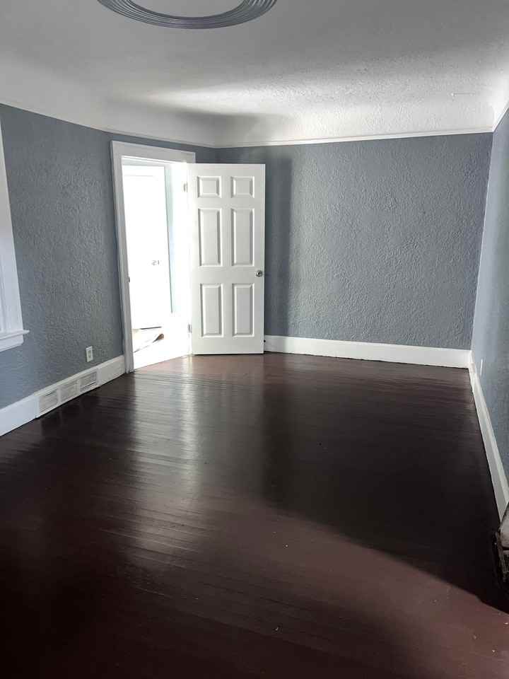 15366 Snowden St - Photo 3 of 17