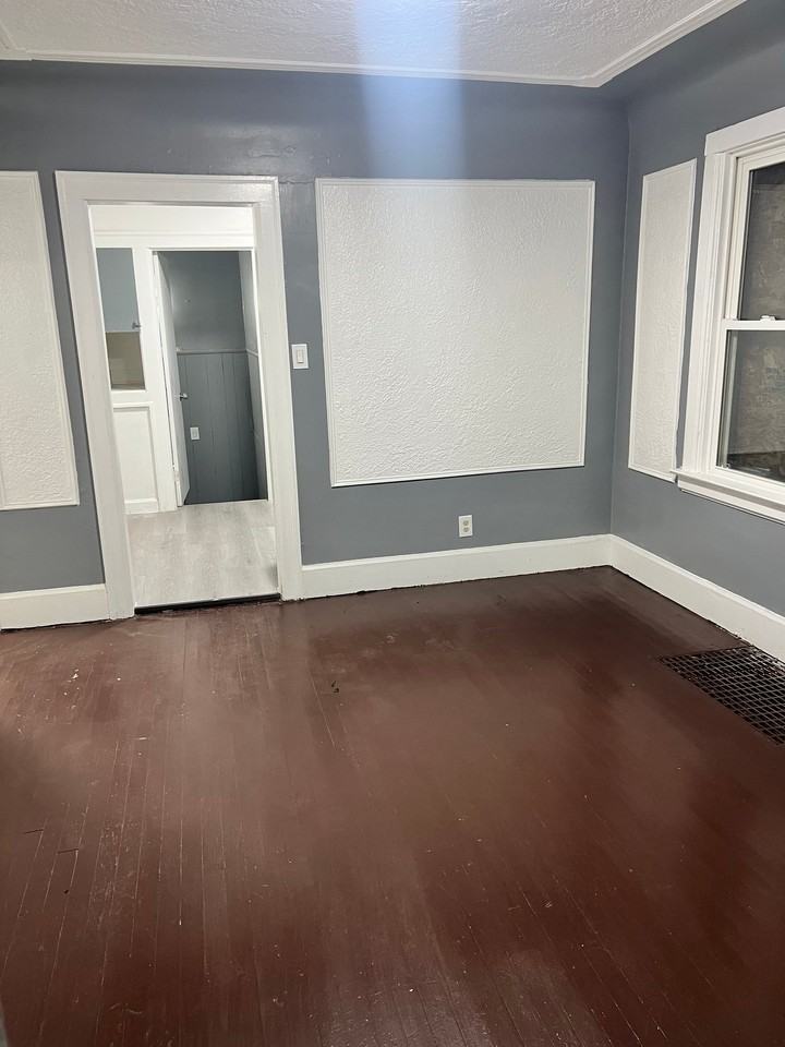 15366 Snowden St - Photo 4 of 17