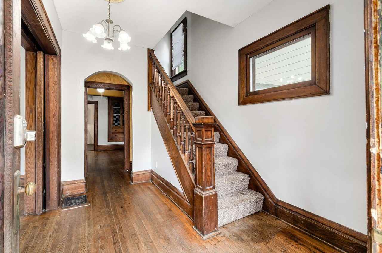 2105 Indiana Ave - Photo 2 of 44