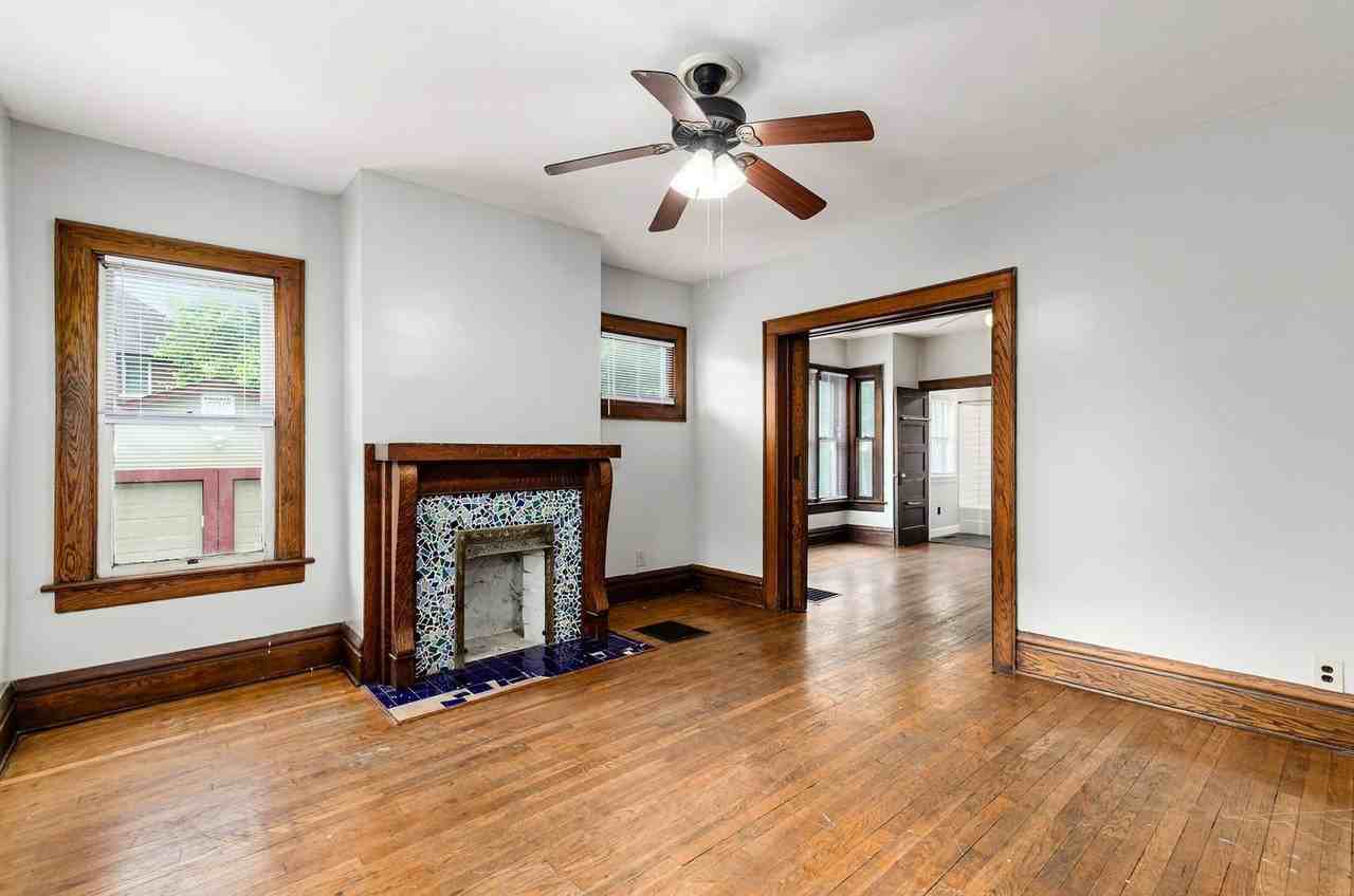 2105 Indiana Ave - Photo 5 of 44