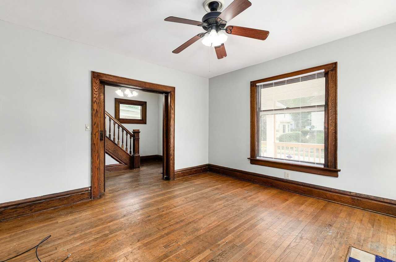 2105 Indiana Ave - Photo 7 of 44
