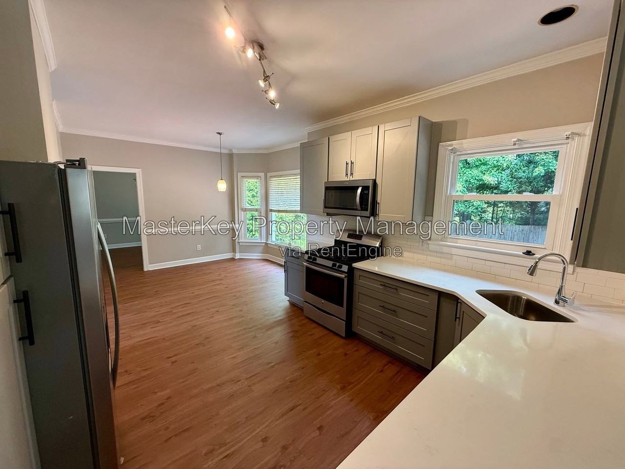 701 Cricketfield Ln - Photo 4 of 31