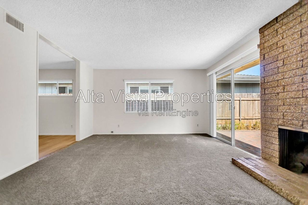 5633 Scripps St - Photo 4 of 39