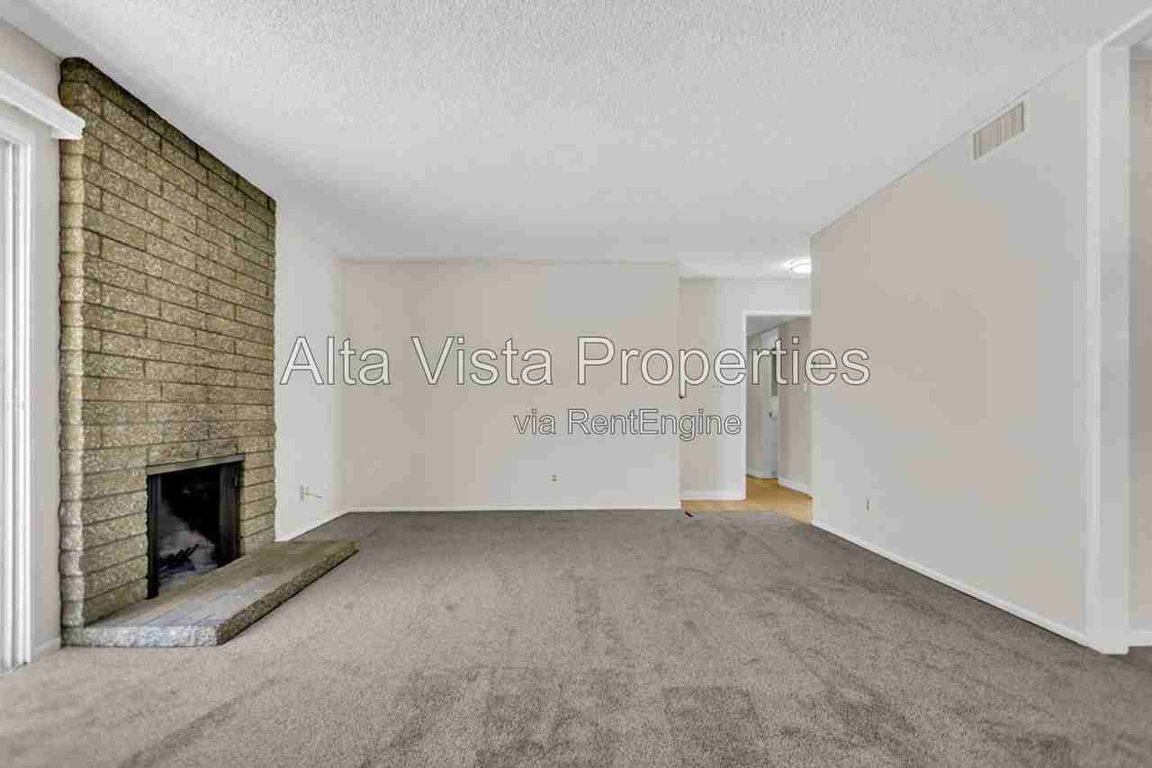 5633 Scripps St - Photo 5 of 39