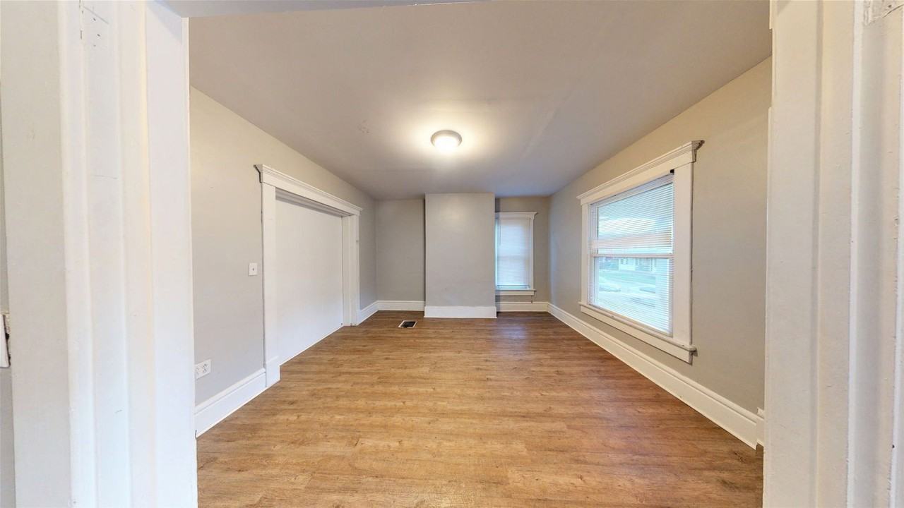 2166 Indianola Ave - Photo 4 of 9