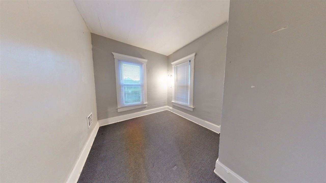 2166 Indianola Ave - Photo 5 of 9