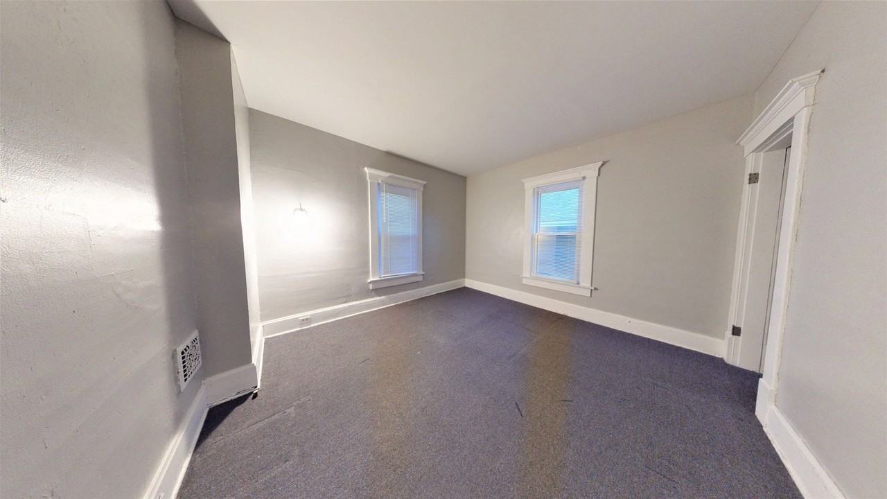 2166 Indianola Ave - Photo 7 of 9