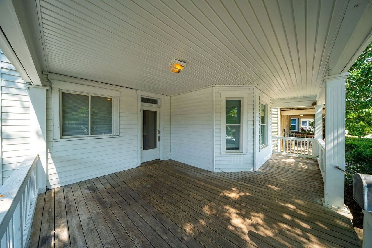 2203 Indiana Ave - Photo 2 of 21