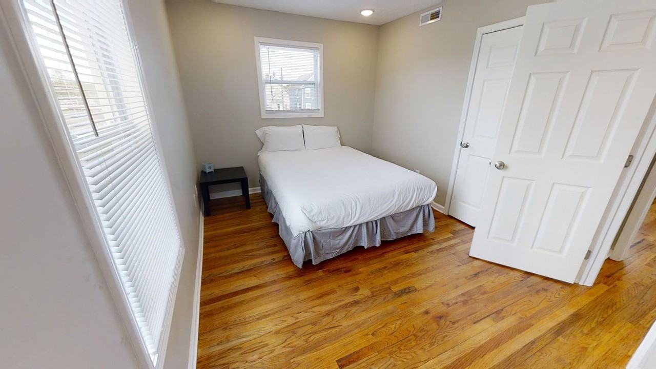1514 Hamlet St - Photo 3 of 12