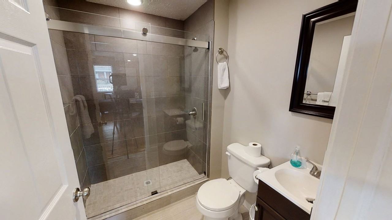 1514 Hamlet St - Photo 5 of 12