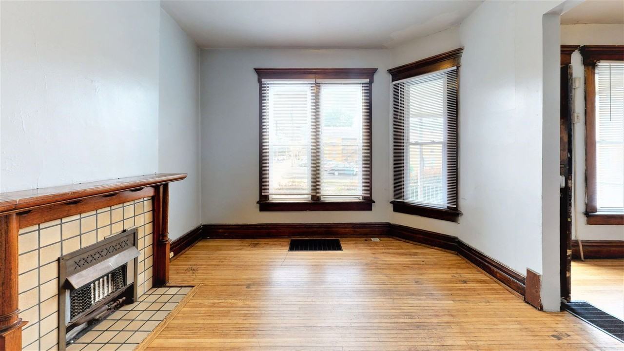 252 W 8th Ave - Photo 2 of 12