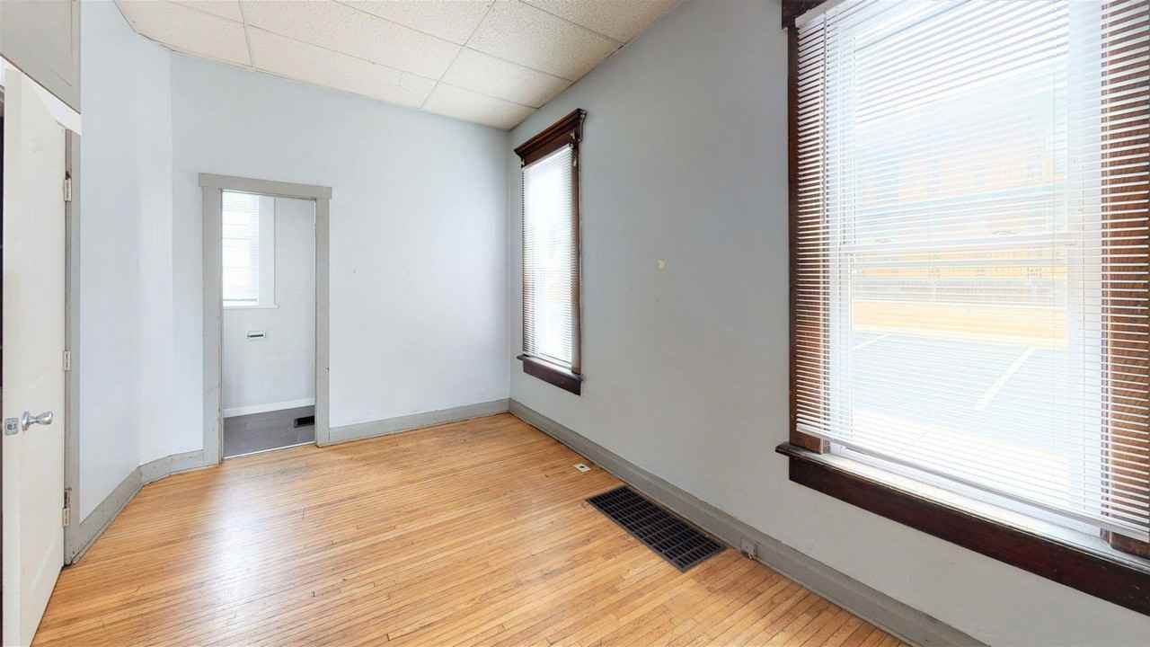 252 W 8th Ave - Photo 4 of 12