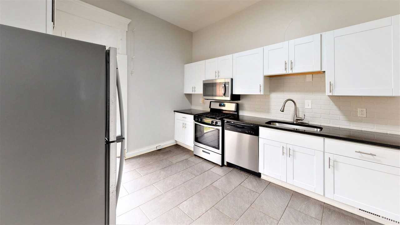 252 W 8th Ave - Photo 5 of 12
