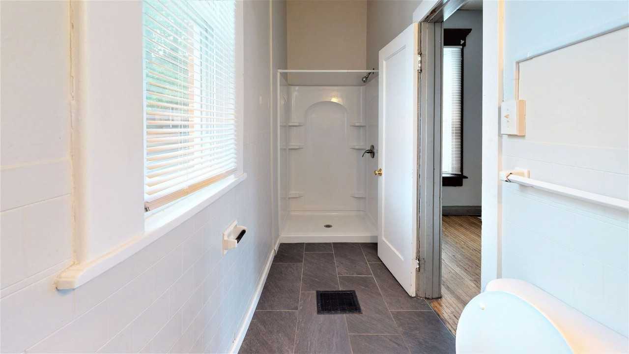252 W 8th Ave - Photo 7 of 12