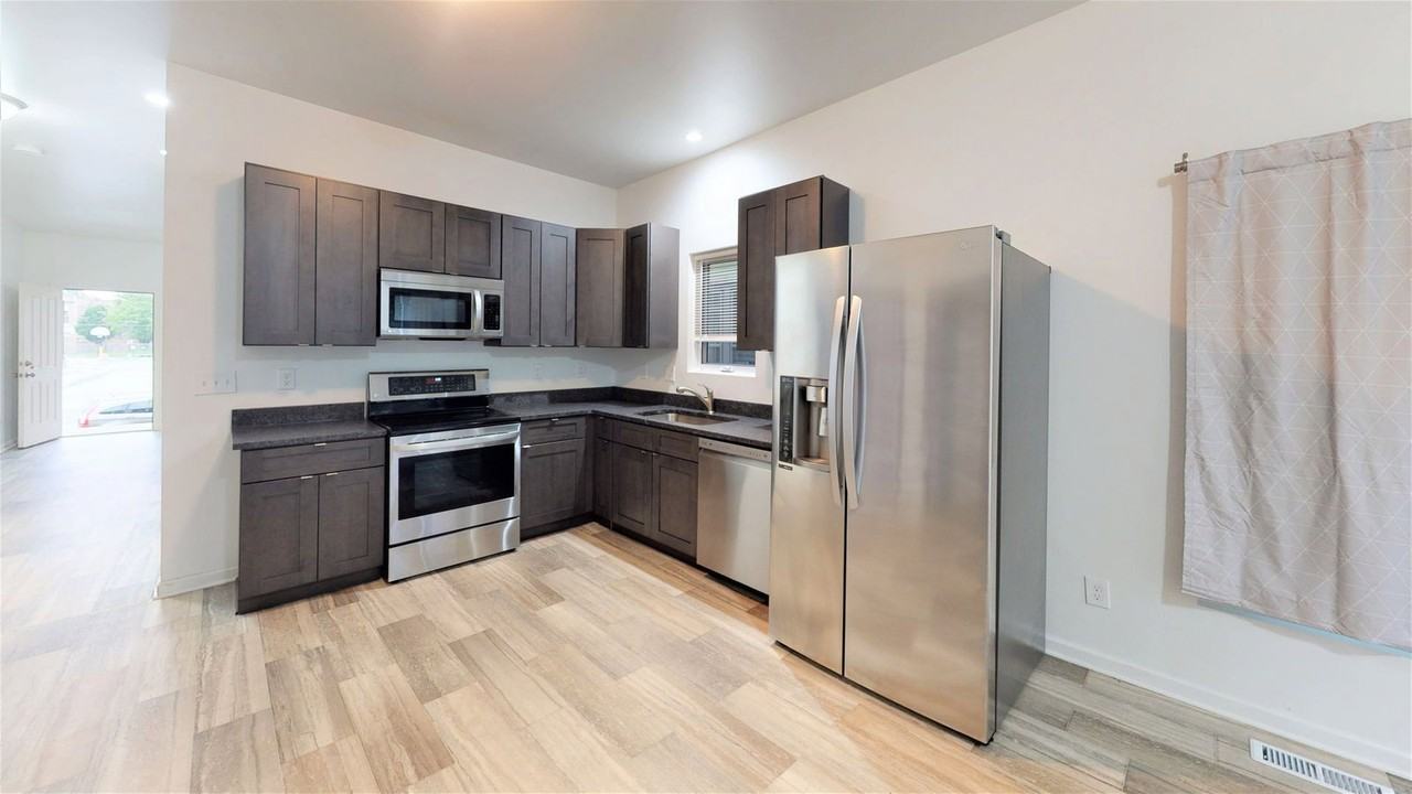 421 E 18th Ave - Photo 5 of 13