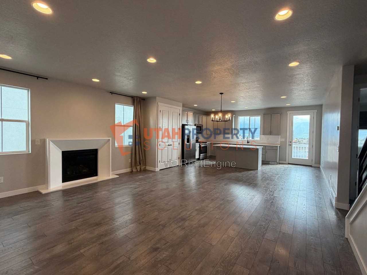 12927 S Twisted Oak Dr - Photo 2 of 17