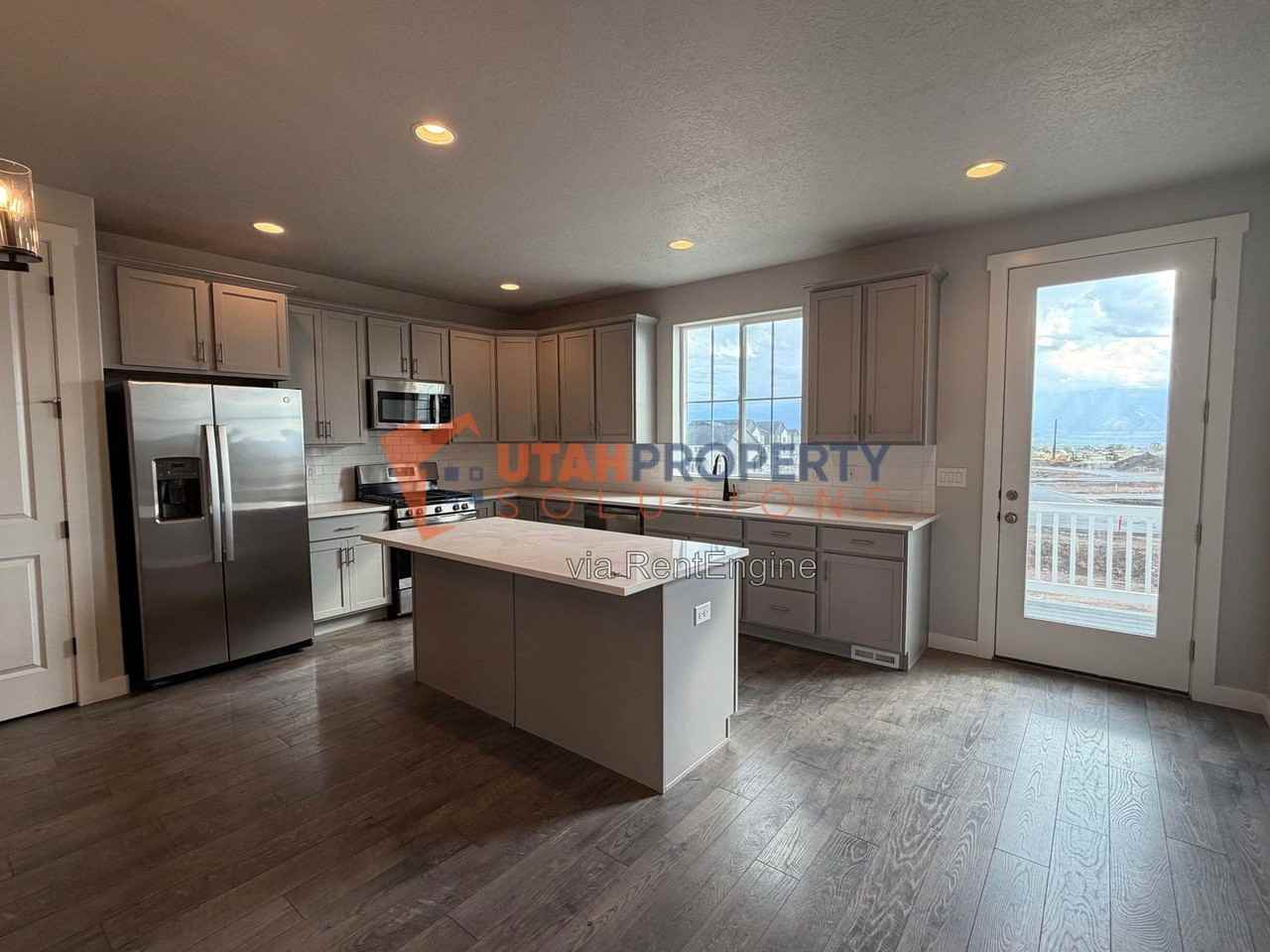 12927 S Twisted Oak Dr - Photo 3 of 17