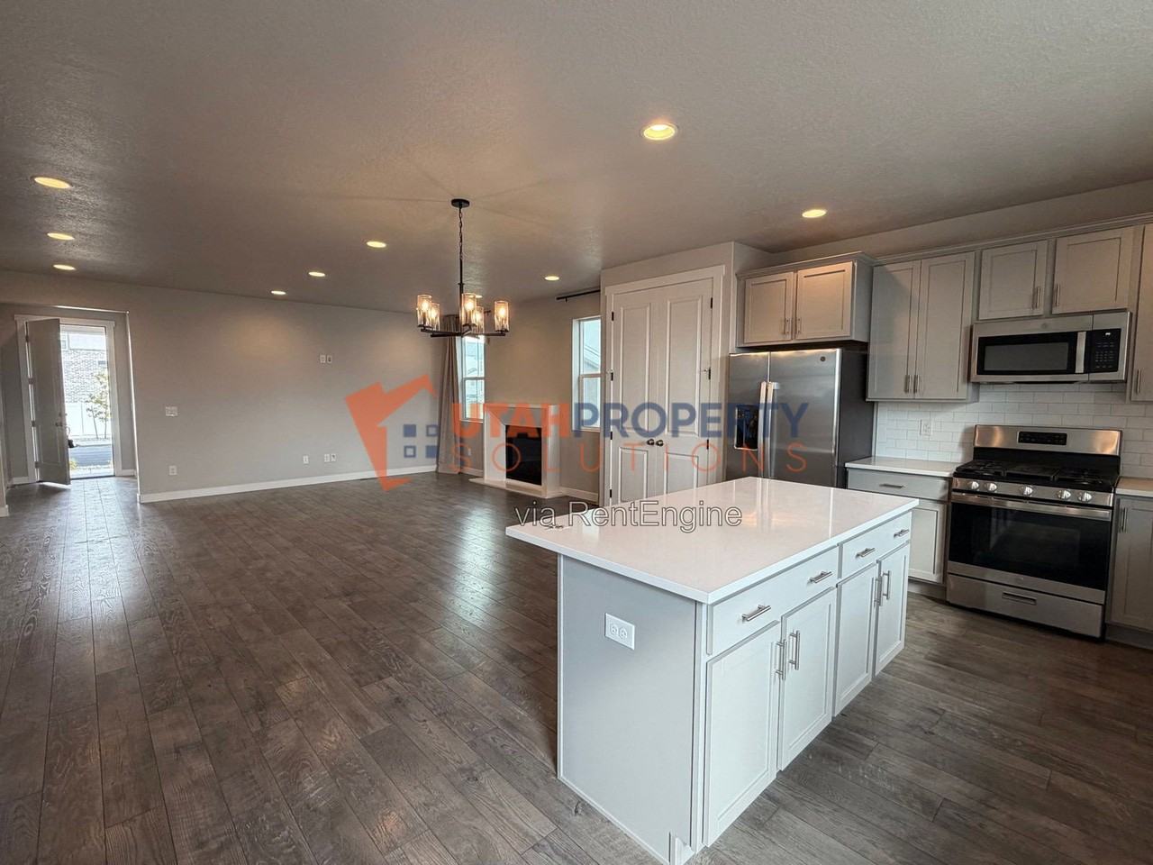 12927 S Twisted Oak Dr - Photo 4 of 17