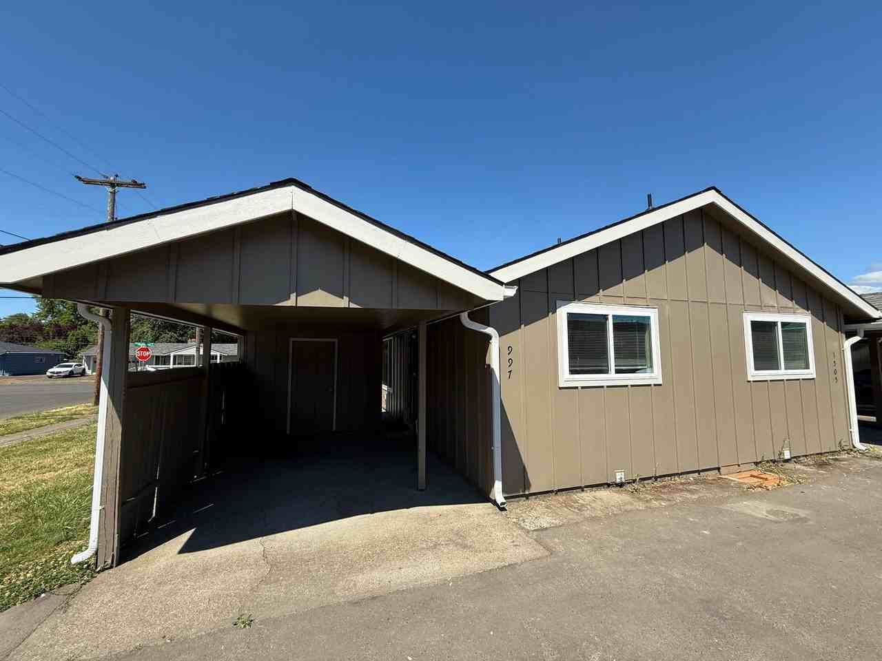 997 Nw Hayes Ave - Photo 4 of 25