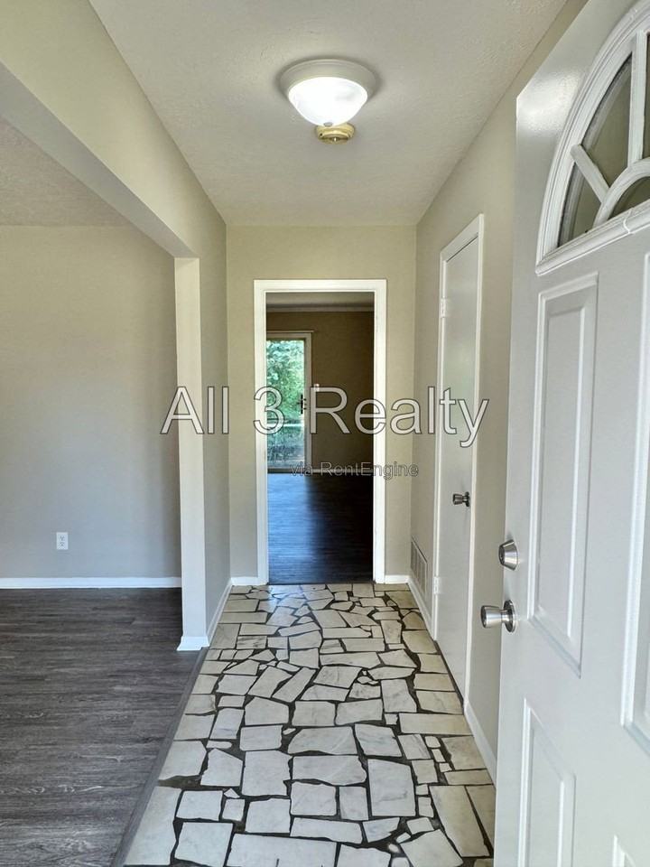 176 Scenic Dr - Photo 4 of 38