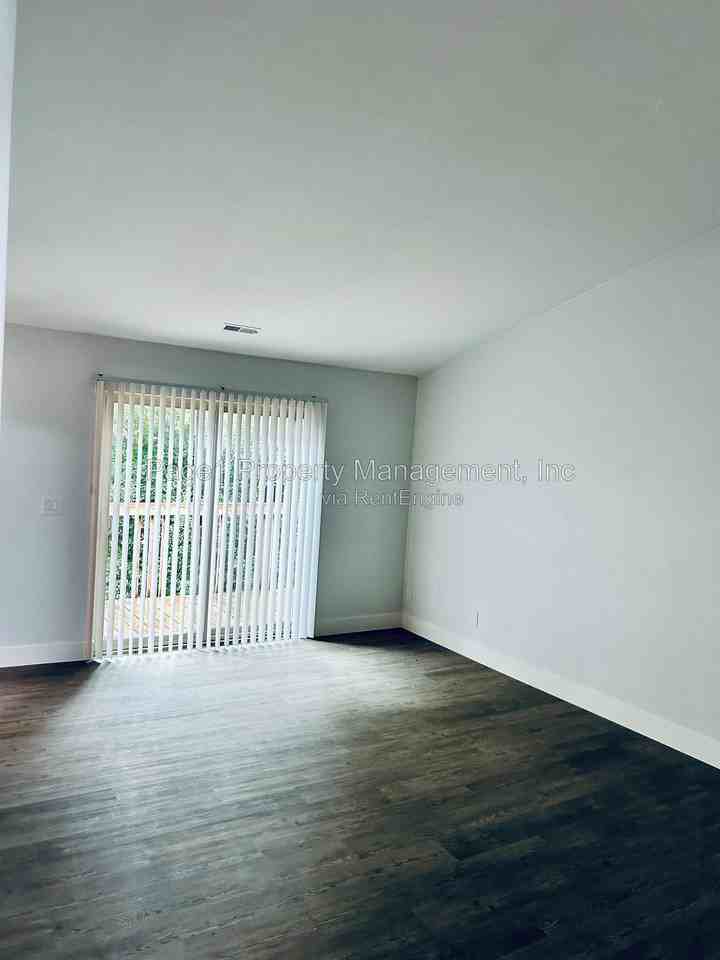 3809 Sage Dr #3809E - Photo 4 of 8