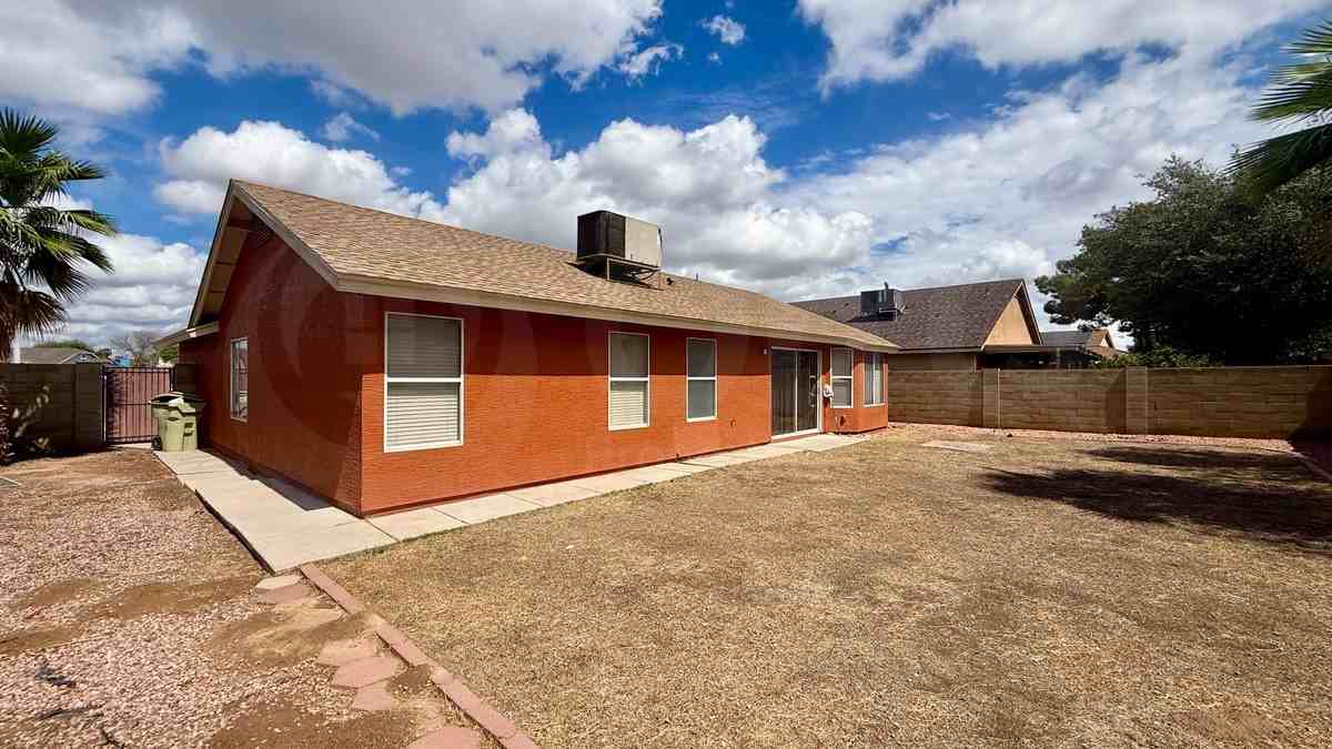 8033 W Georgia Ave - Photo 4 of 5