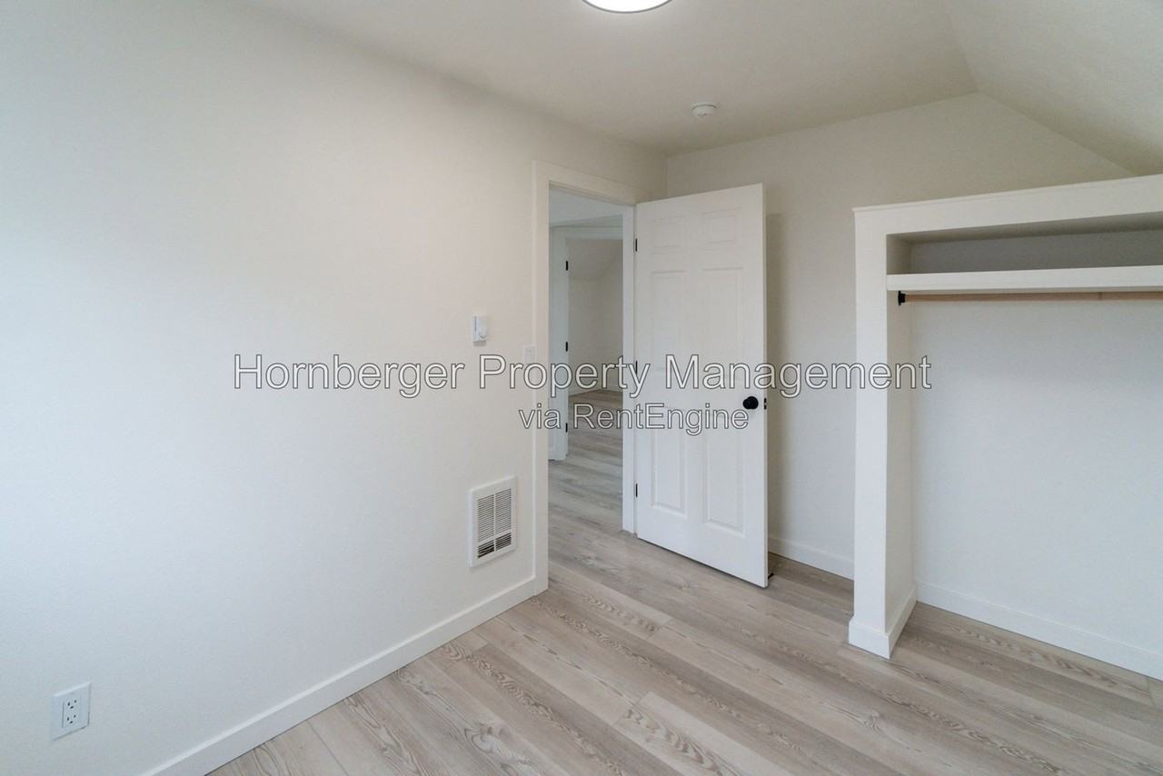 227 E Ermina Ave #3 - Photo 4 of 17