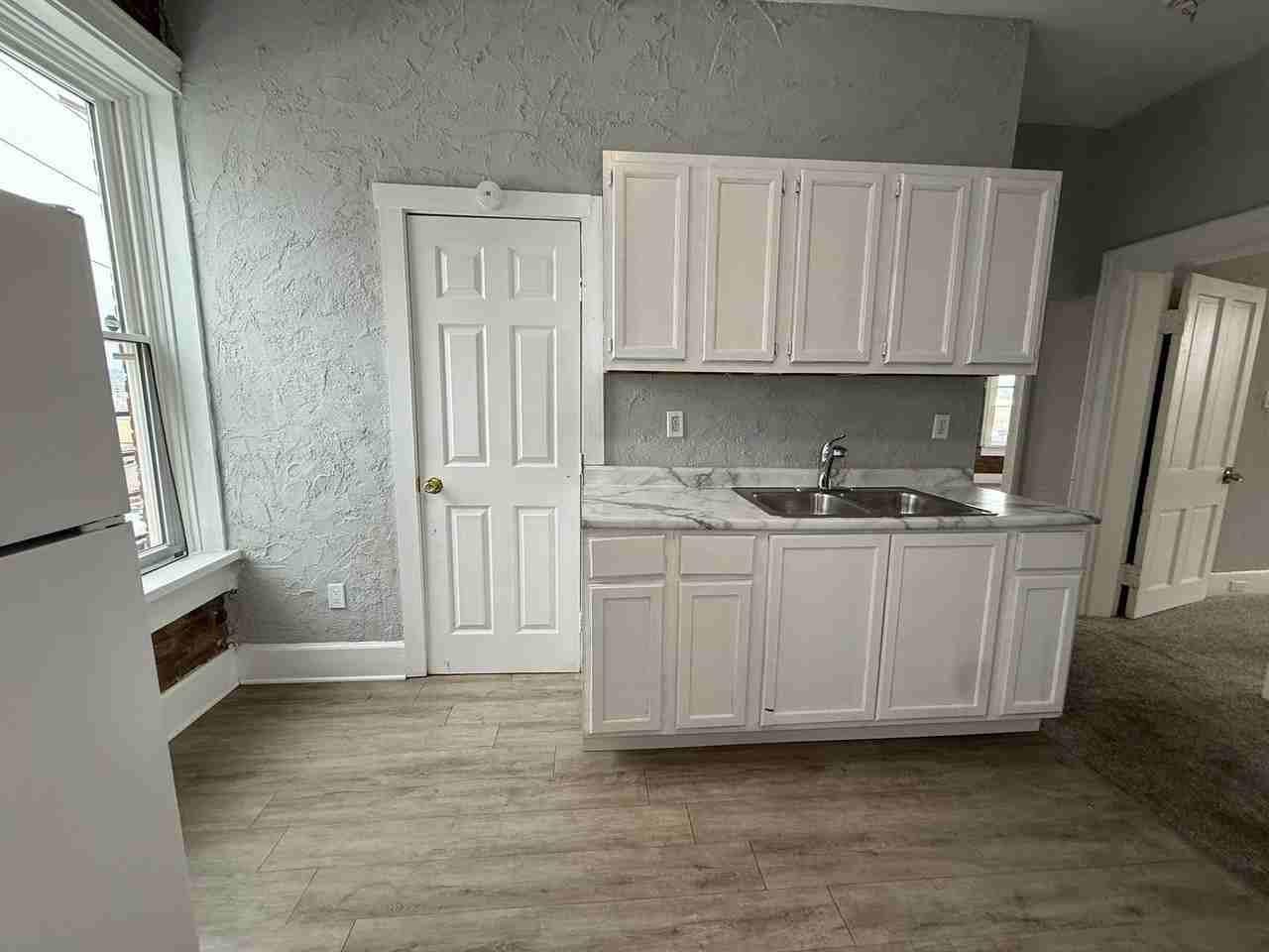 939 State Ave #3B - Photo 4 of 10