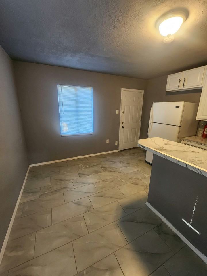 834 North 2nd Avenue, Unit 15 - Photo 5 of 16