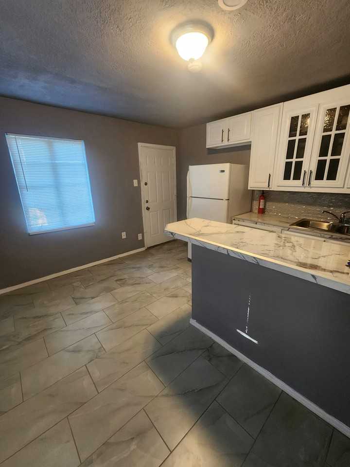 834 North 2nd Avenue, Unit 15 - Photo 7 of 16