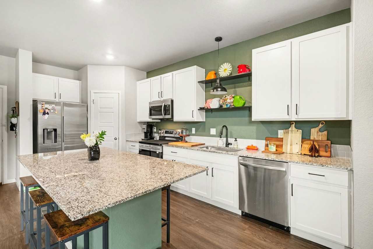 305 Oriole Way - Photo 3 of 13