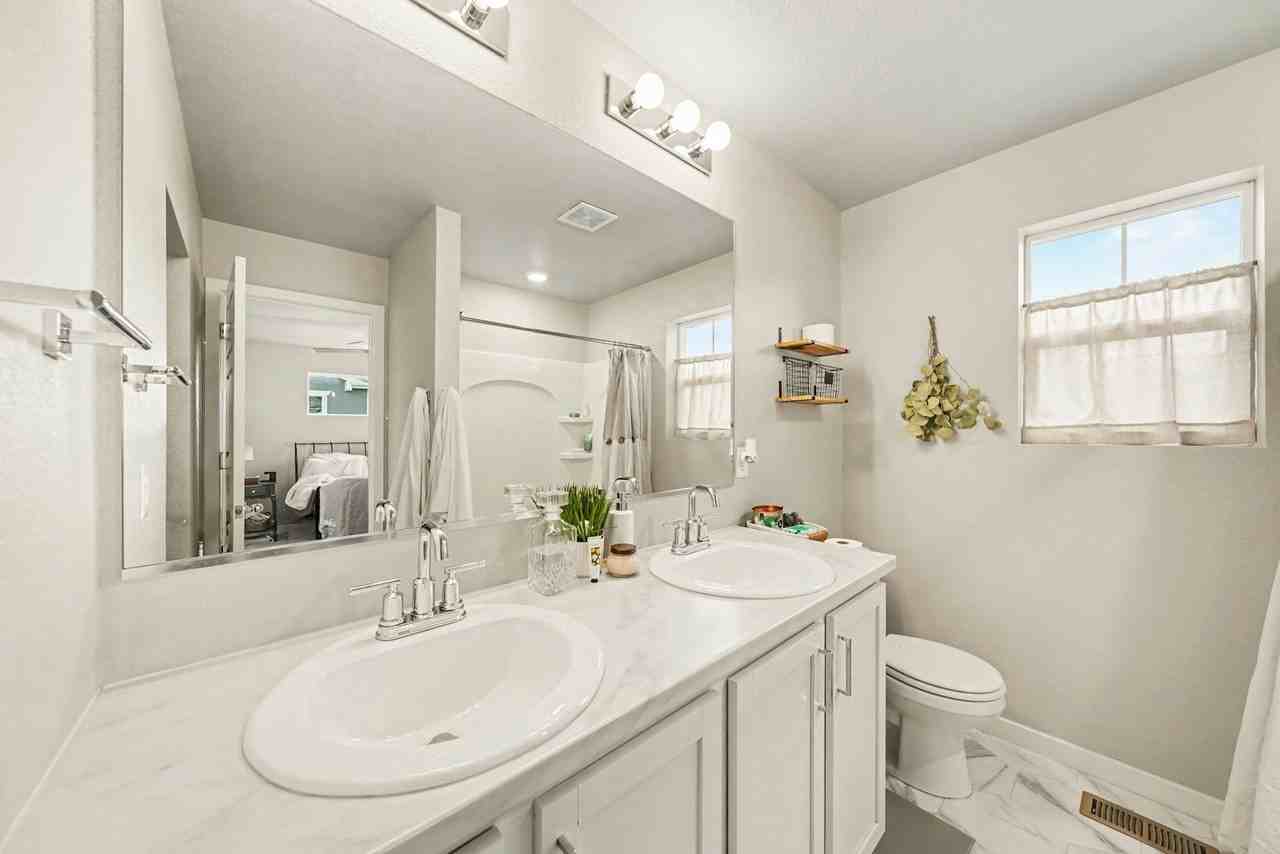 305 Oriole Way - Photo 7 of 13